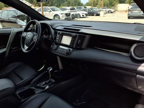Used 2016 Toyota RAV4 SE image 24