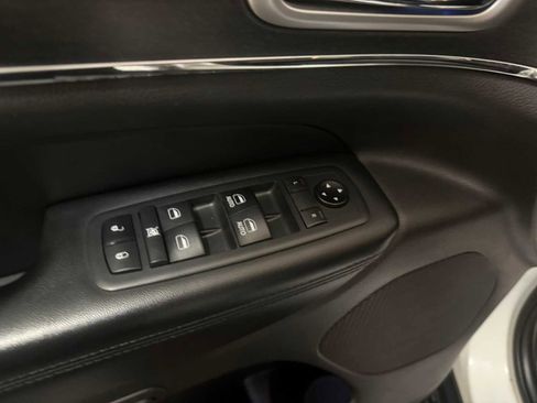 Used 2018 Jeep Grand Cherokee Limited image 21