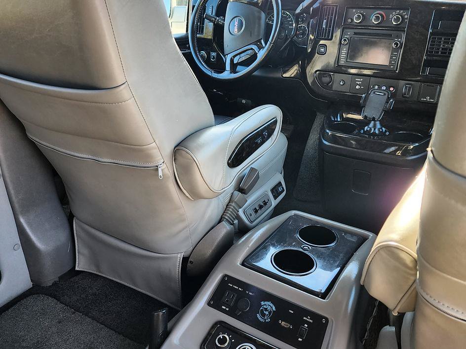Used 2017 GMC Savana 2500 Extended RWD image 9