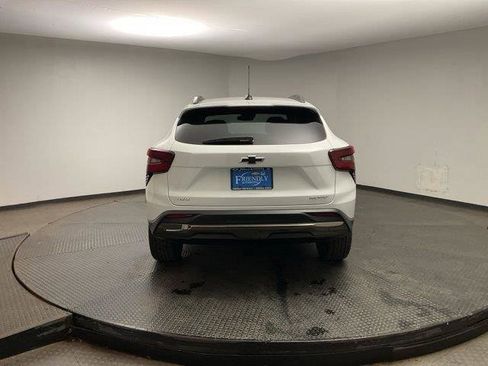 Used 2025 Chevrolet Trax ACTIV FWD image 7
