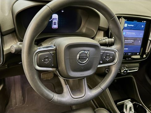 Used 2023 Volvo XC40 B5 Plus w/ Protection Package Premier image 18