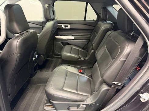 Used 2021 Ford Explorer XLT w/ Equipment Group 202A AWD/4WD image 20