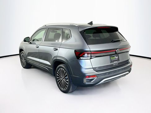 Used 2025 Volkswagen Taos SE FWD image 5
