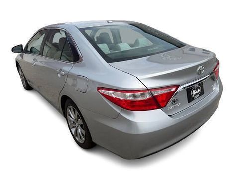 Used 2016 Toyota Camry XLE FWD image 3