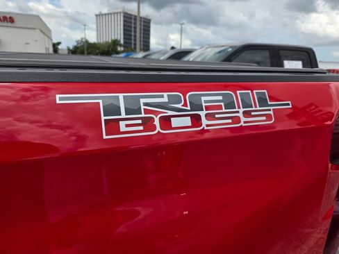 Used 2026 Chevrolet Silverado 1500 Custom Trail Boss w/ LPO, Dark Essentials Package AWD/4WD image 10