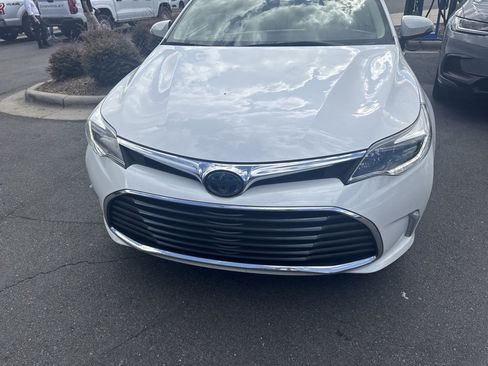Used 2016 Toyota Avalon Limited w/ Toyota Safety Sense Package FWD image 5