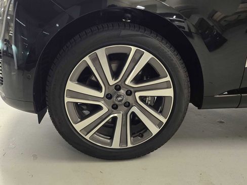 New 2025 Land Rover Range Rover SV image 9