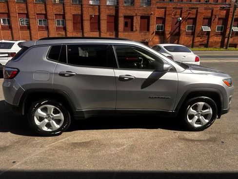 Used 2018 Jeep Compass Latitude w/ Popular Equipment Group AWD/4WD image 8