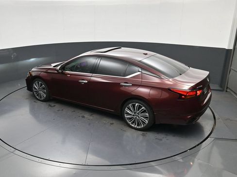 Used 2024 Nissan Altima 2.5 SL FWD image 31