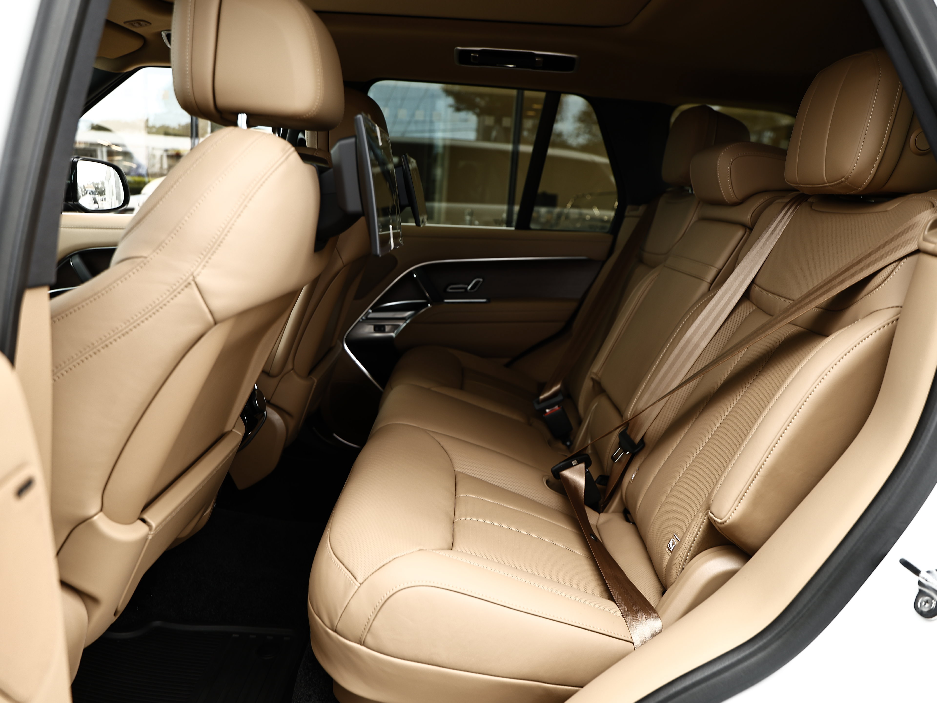 New 2026 Land Rover Range Rover SE AWD/4WD image 37