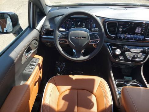 New 2026 Chrysler Pacifica Pinnacle image 17