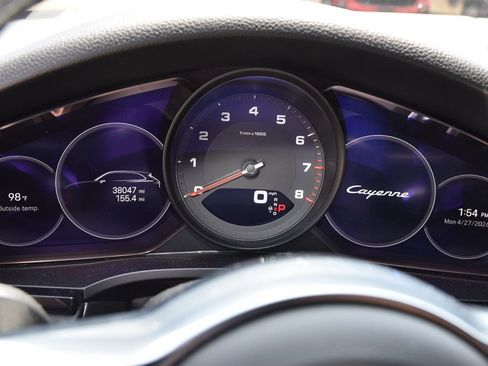 Used 2022 Porsche Cayenne AWD/4WD image 9