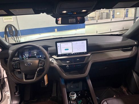 New 2026 Ford Explorer Platinum AWD/4WD image 11