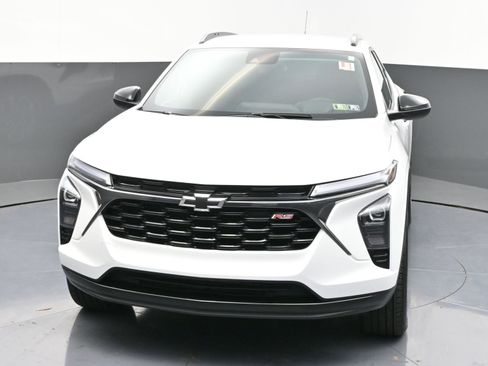 Certified 2025 Chevrolet Trax RS w/ Driver Confidence Package FWD image 3