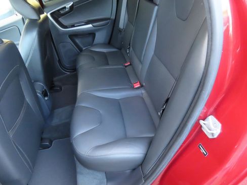 Used 2016 Volvo XC60 T6 w/ Proximity Package FWD image 8