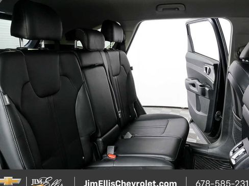 Used 2025 Kia Sorento S image 20