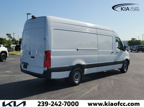 Used 2025 Mercedes-Benz Sprinter 2500 image 6