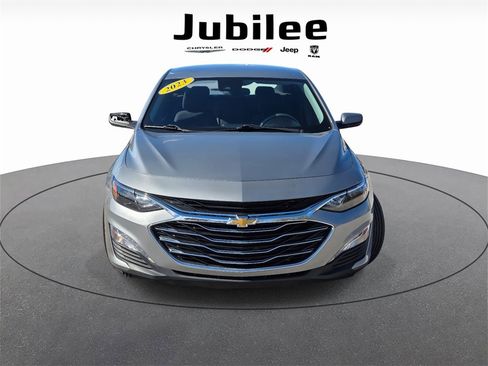 Used 2023 Chevrolet Malibu LT image 2