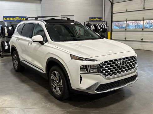 Used 2023 Hyundai Santa Fe SEL w/ Premium Package image 3
