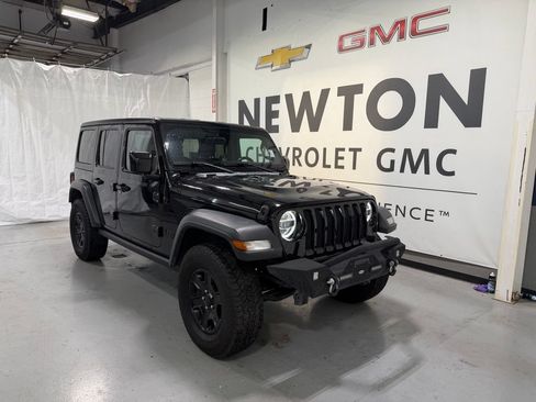 Used 2021 Jeep Wrangler Unlimited Sport AWD/4WD image 2