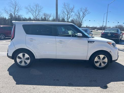 Used 2016 Kia Soul w/ Convenience Package FWD image 4