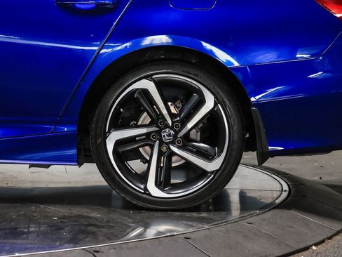 Used 2018 Honda Accord Sport image 10