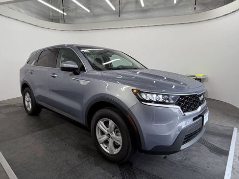 Used 2023 Kia Sorento LX image 7