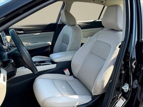 Used 2025 Nissan Altima 2.5 SV image 20