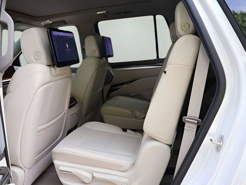 Certified 2025 Cadillac Escalade Sport Platinum AWD/4WD image 13