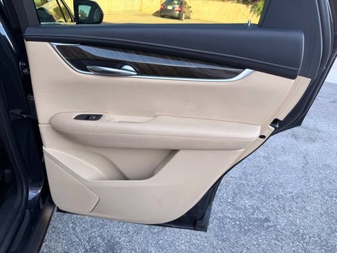 Used 2019 Cadillac XT5 FWD image 38