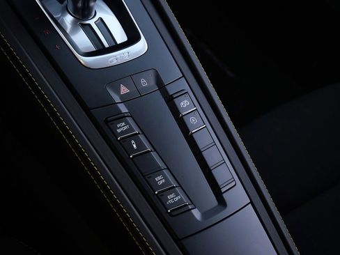 Used 2022 Porsche 718 Cayman GT4 image 16