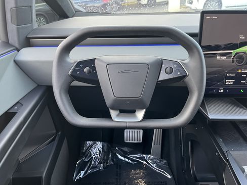 Used 2024 Tesla Cybertruck AWD Crew Cab image 18