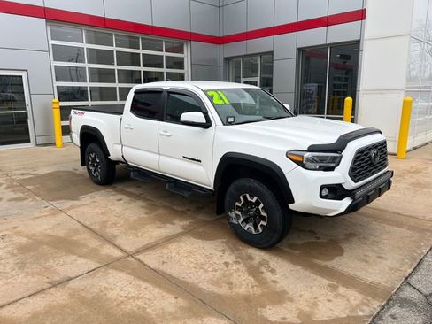 Used 2021 Toyota Tacoma TRD Off-Road image 7
