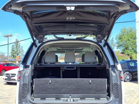 Used 2018 Land Rover Discovery HSE AWD/4WD image 8