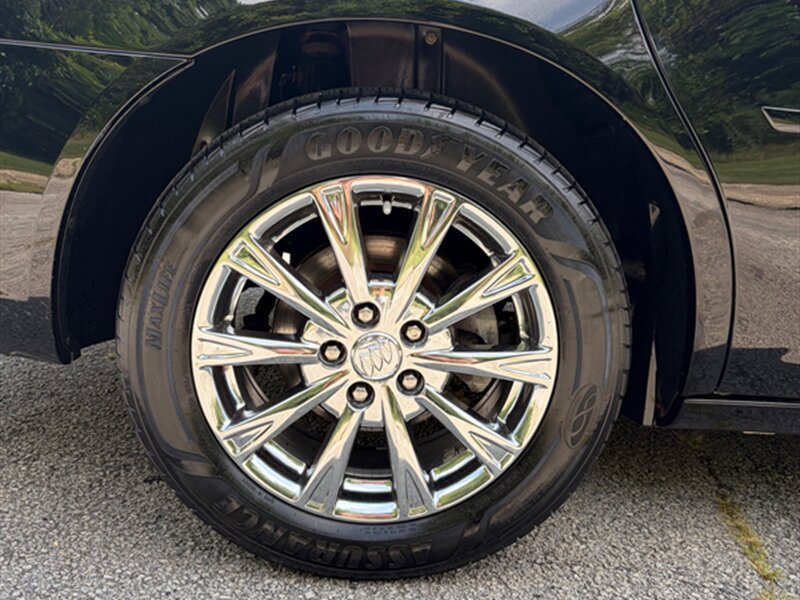 Used 2009 Buick Lucerne CXL FWD image 27