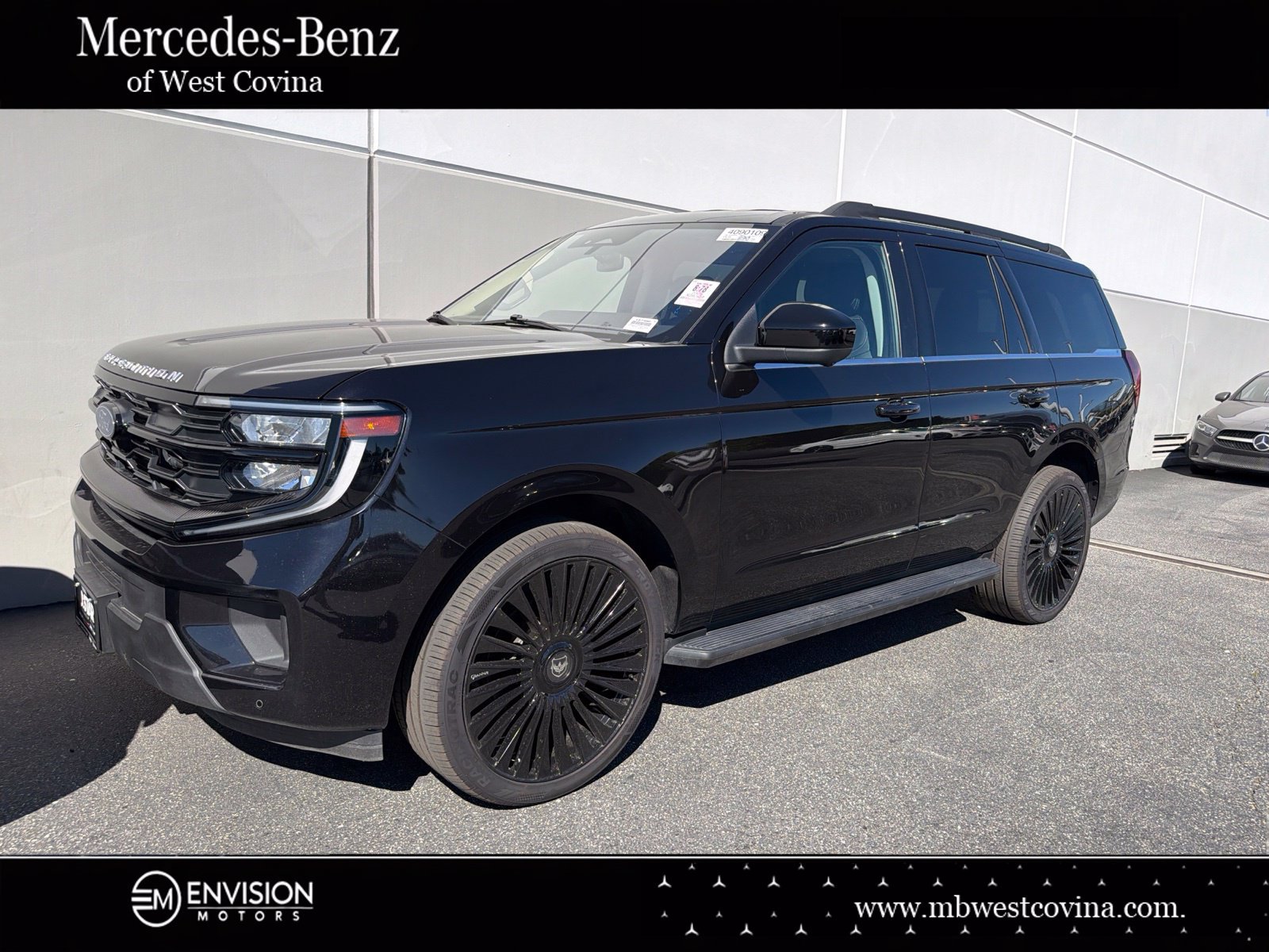 Used 2025 Ford Expedition Active AWD/4WD image 1