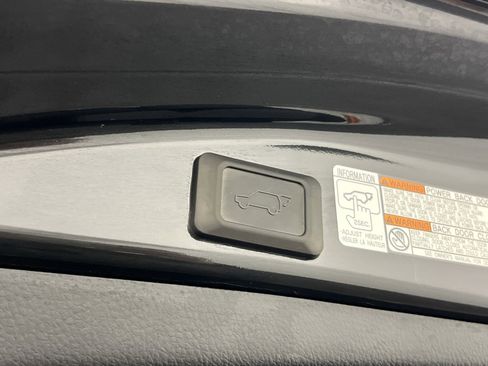 Used 2018 Toyota RAV4 Limited image 27