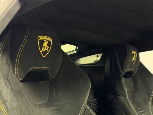 Used 2018 Lamborghini Huracan Performante image 39