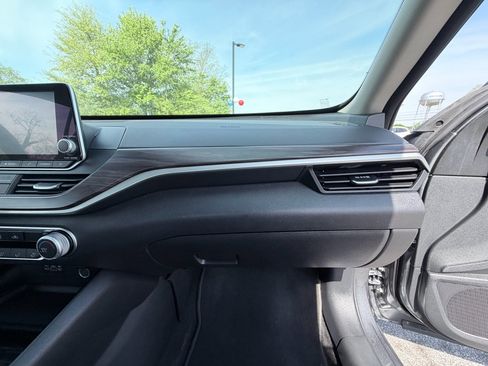 Used 2024 Nissan Altima 2.5 SV image 19