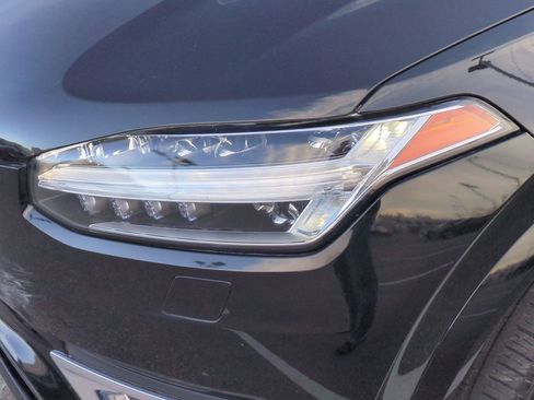 Used 2023 Volvo XC90 B6 Plus image 10