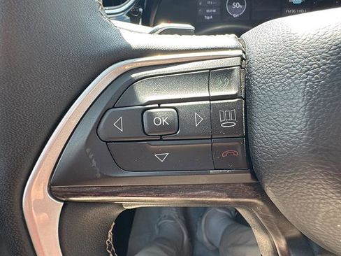 Used 2023 Jeep Grand Cherokee Limited w/ Luxury Tech Group II image 19