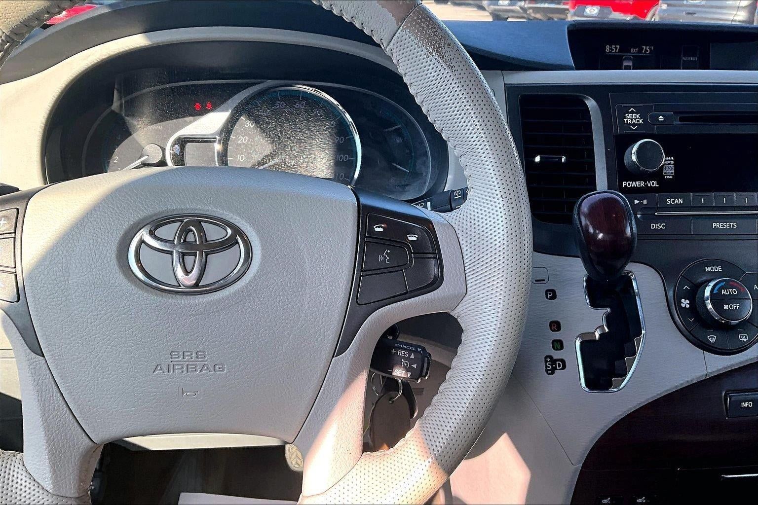 Used 2012 Toyota Sienna XLE w/ Entertainment Pkg AWD/4WD image 17