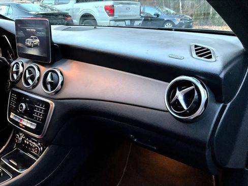 Used 2018 Mercedes-Benz GLA 250 image 16