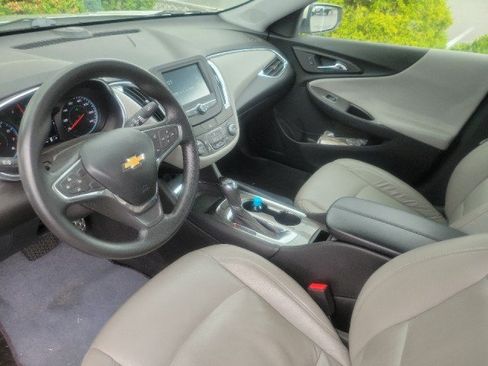 Used 2016 Chevrolet Malibu LT FWD image 3
