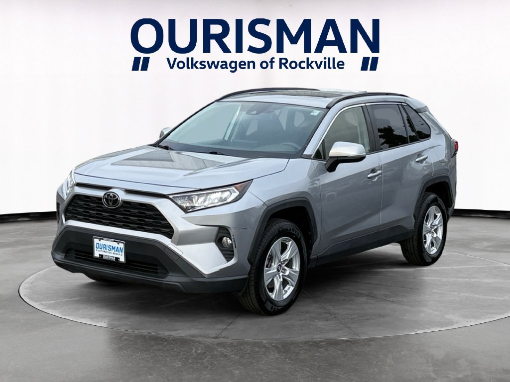 Used 2019 Toyota RAV4 XLE FWD image 2