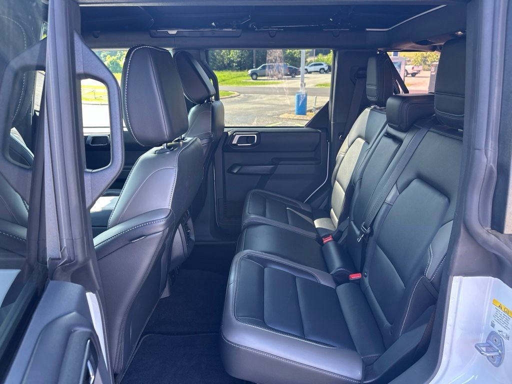 Used 2025 Ford Bronco Outer Banks AWD/4WD image 15