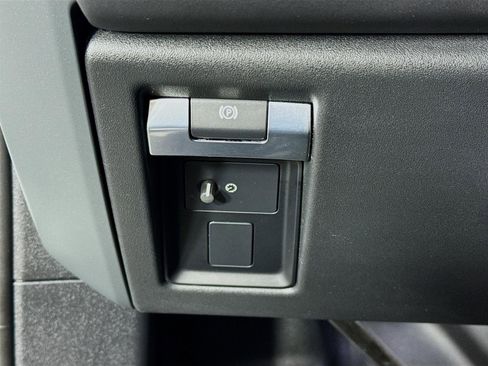 Used 2024 Land Rover Defender 110 X-Dynamic SE image 11