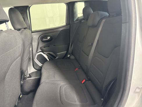 Used 2018 Jeep Renegade Latitude w/ Popular Equipment Group image 20