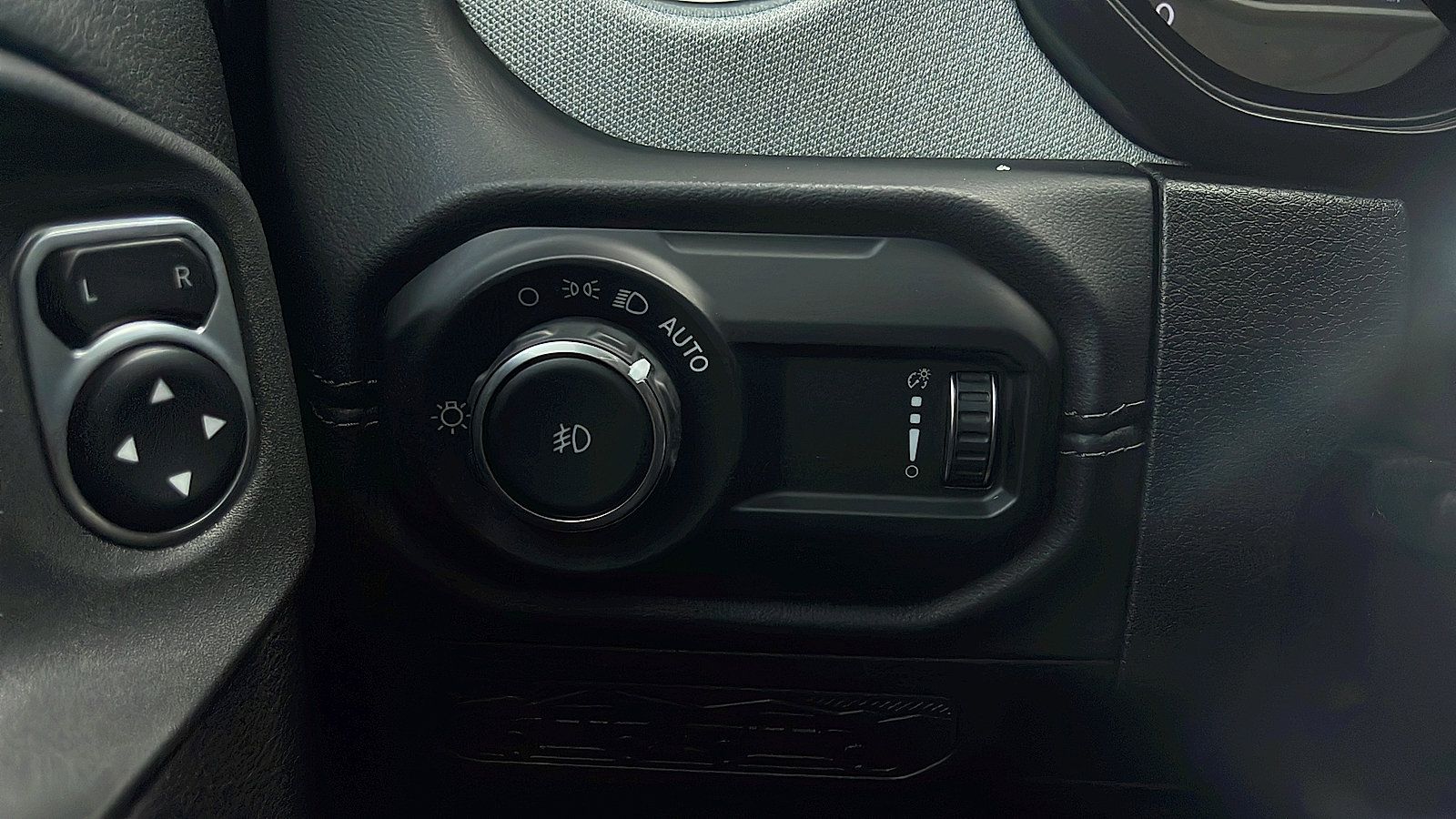 Used 2025 Jeep Wrangler Unlimited Sahara AWD/4WD image 20