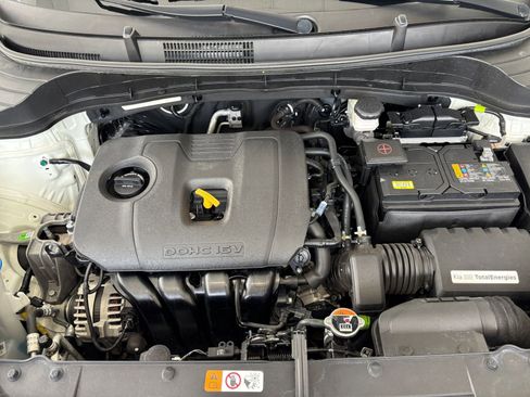 Used 2025 Kia Soul LX w/ LX Technology Package FWD image 32